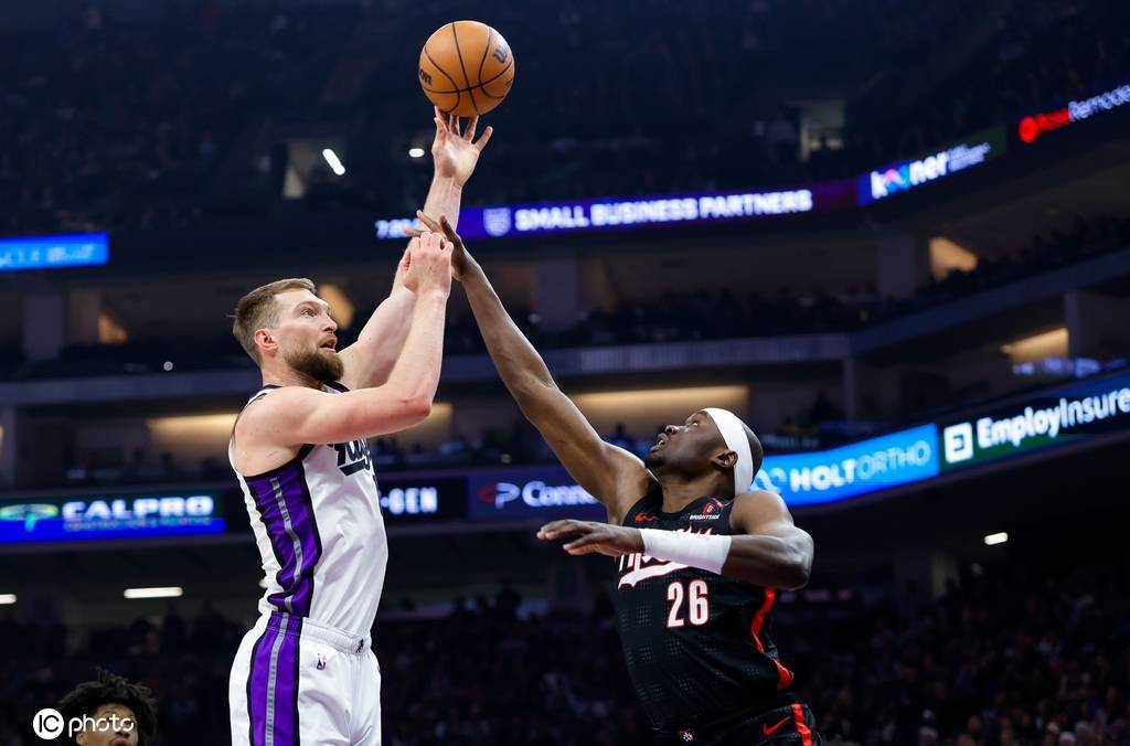 小萨22+19阿夫迪亚24分 拉文29分国王胜开拓者