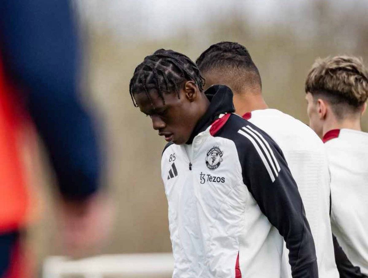 阿莫林欲让曼联萨卡首秀！备战森林5人恢复训练，大英卡洛斯秀腹肌回归